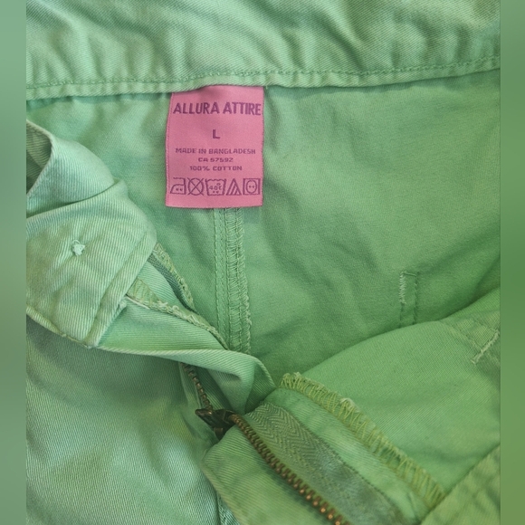 Allura attire jean shorts size L - Picture 4 of 4